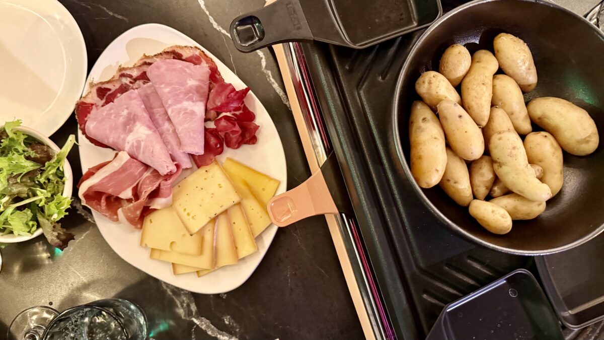 Journée internationale de la raclette au Drugstore Publicis Champs-Élysées